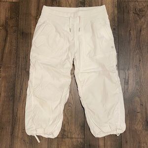 Lululemon white lined studio dance pants sz 6